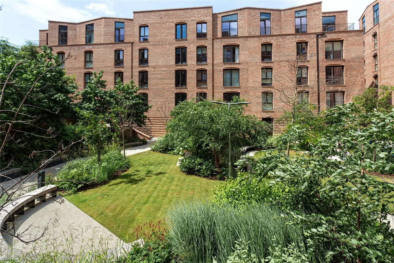 2 bed flat for sale, Victoria, Hudson Quarter, YO1
