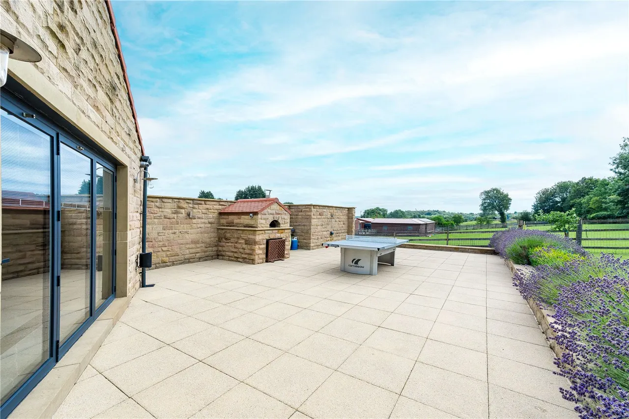Aberford Road, Barwick In Elmet, photo 9