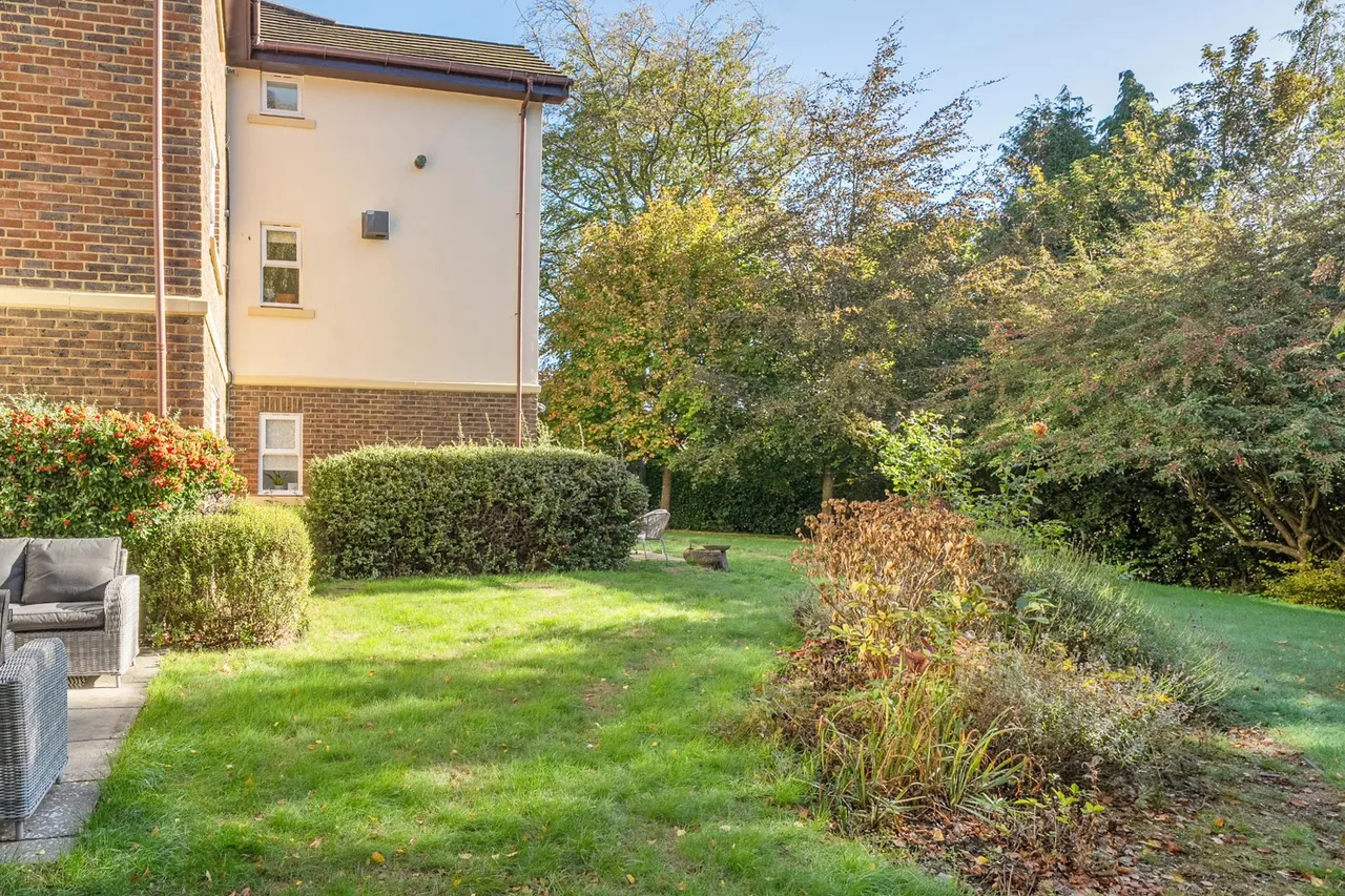 Furze Hill, Kingswood, KT20, photo 28