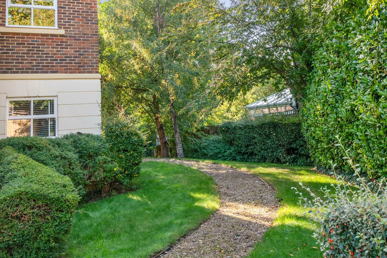 Furze Hill, Kingswood, KT20, photo 26