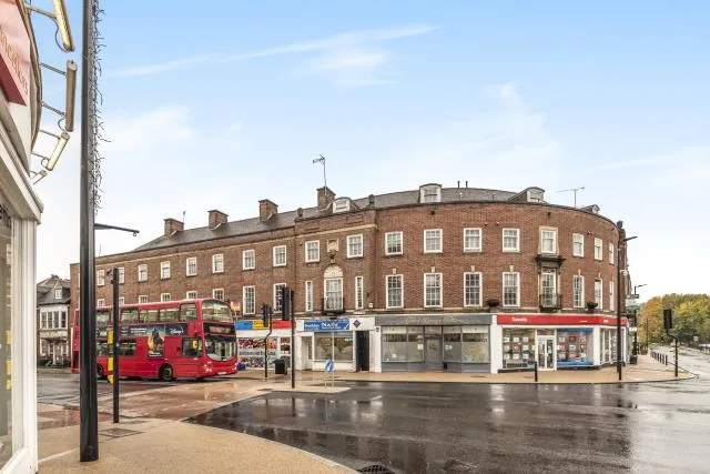 3 bed flat to rent, Easton Street, High Wycombe, HP11