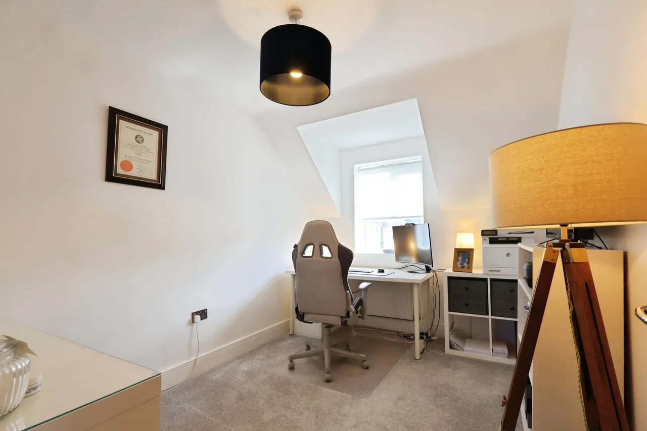 Dickens Close, Stratford-upon-Avon, CV37, photo 6