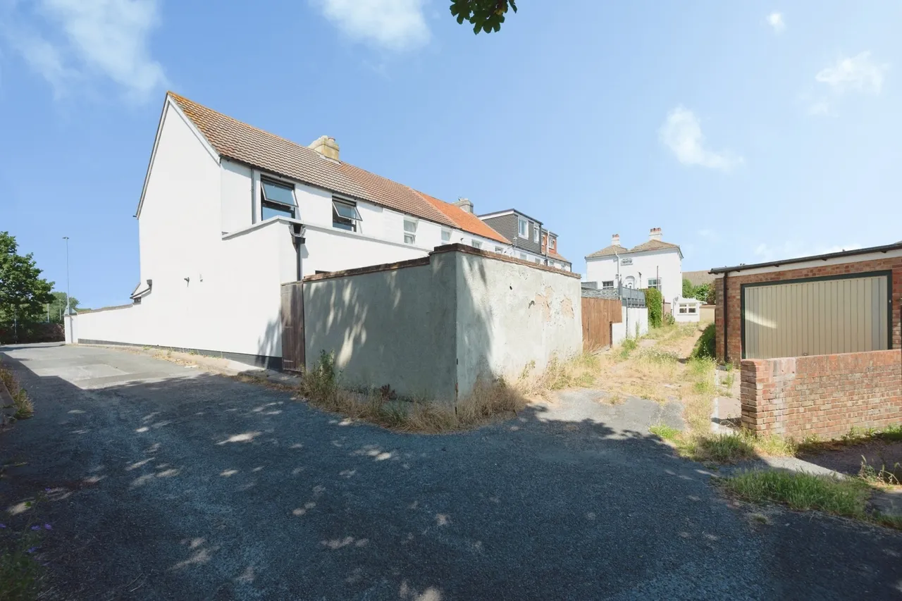 Seaway Crescent, Southsea, PO4, photo 21