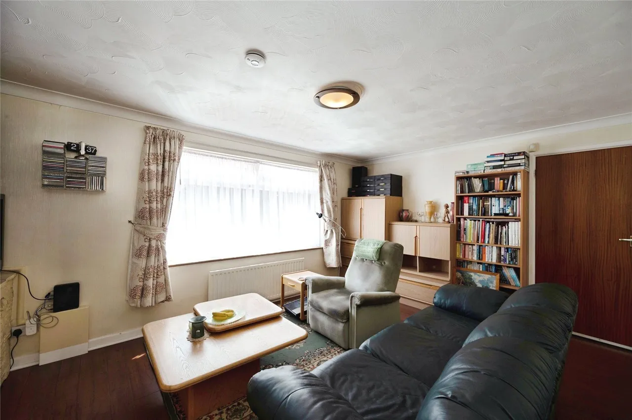 Seaway Crescent, Southsea, PO4, photo 5