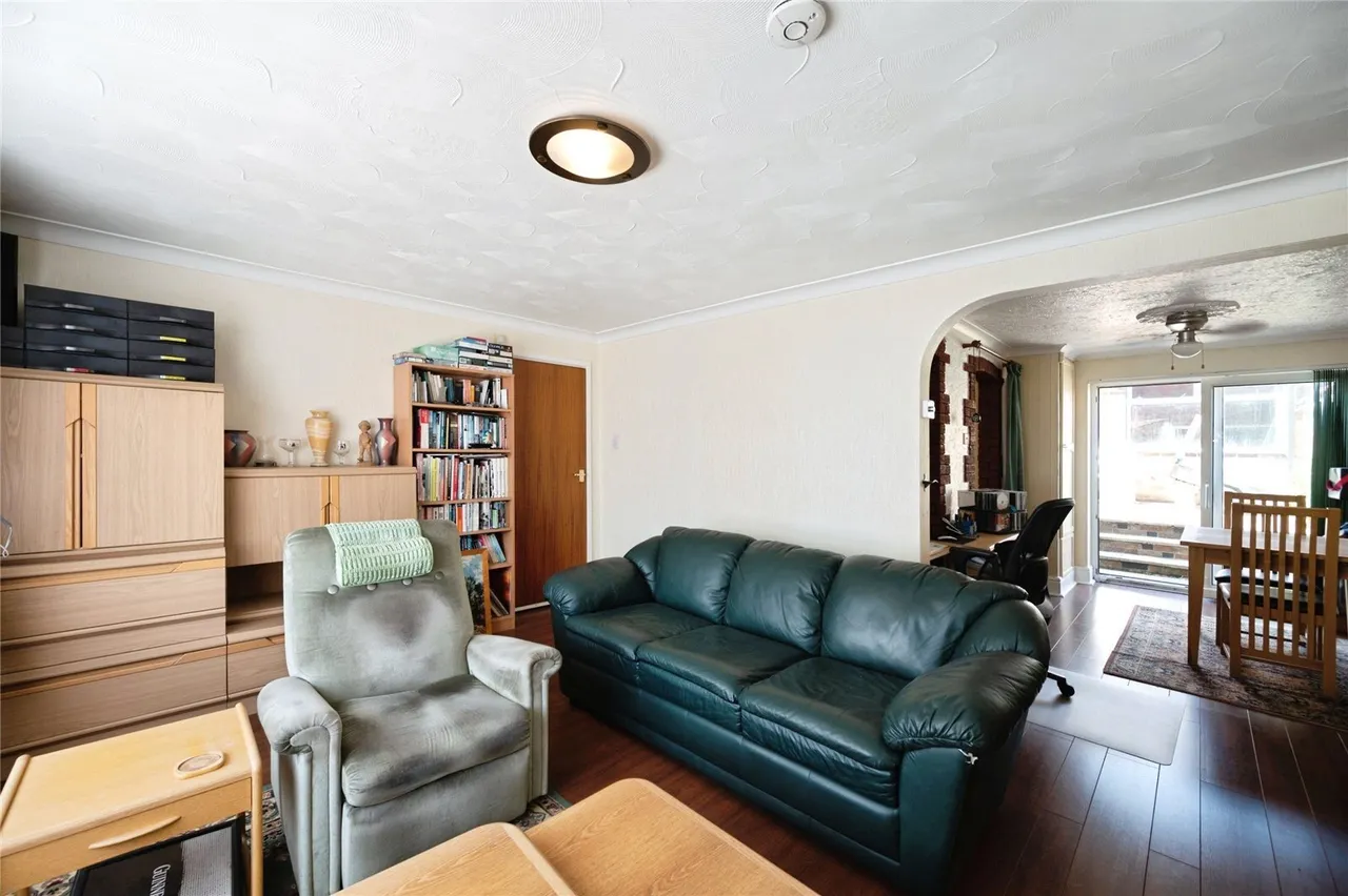 Seaway Crescent, Southsea, PO4, photo 2