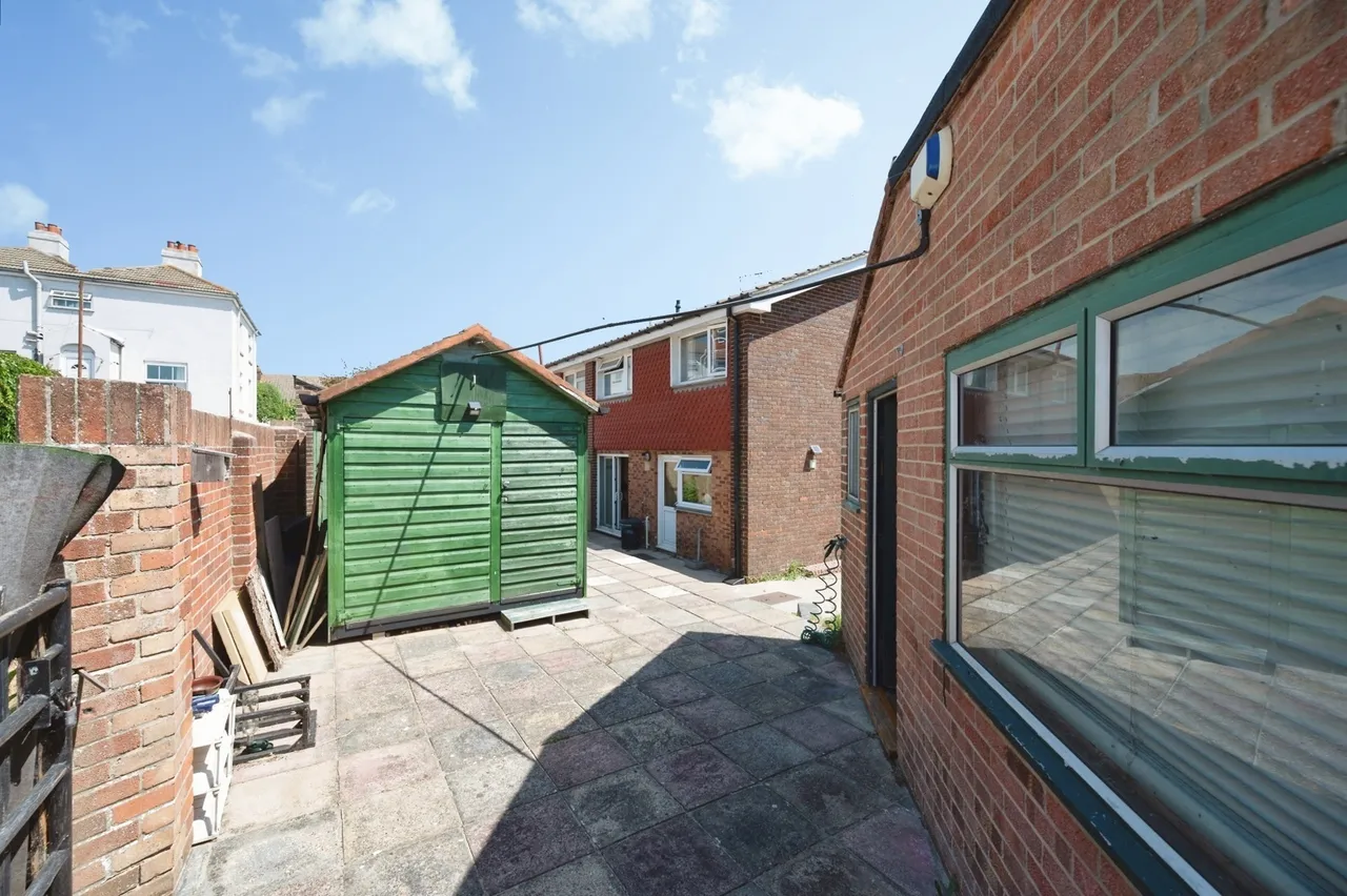 Seaway Crescent, Southsea, PO4, photo 19