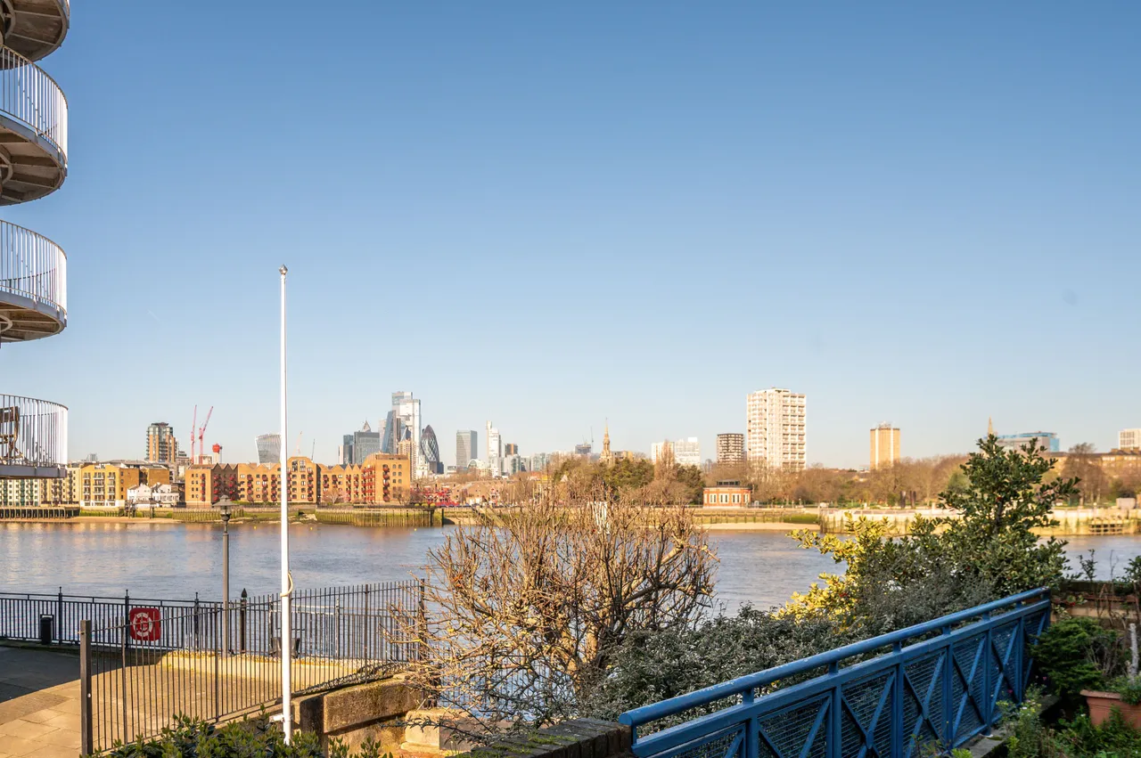 4 Blenheim Court, King and Queen Wharf, Rotherhithe Street, London, photo 6