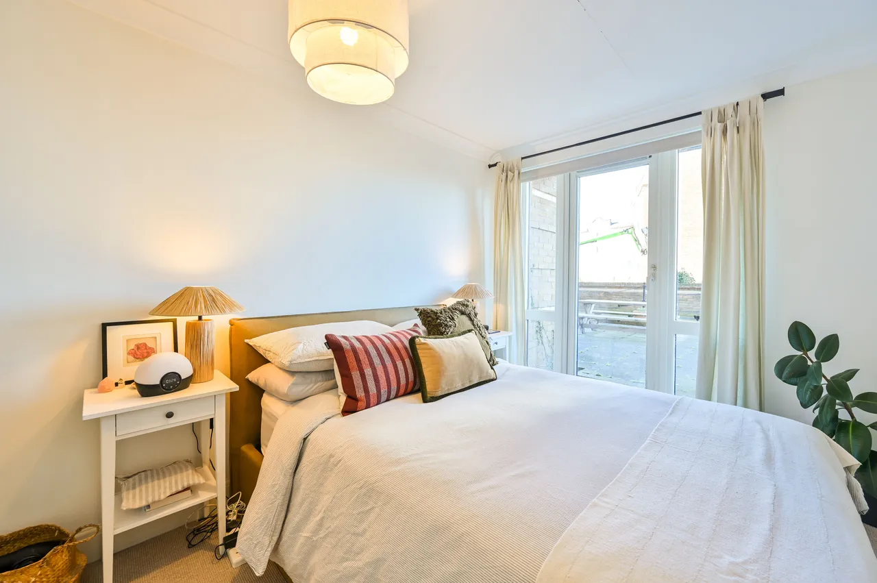 4 Blenheim Court, King and Queen Wharf, Rotherhithe Street, London, photo 9