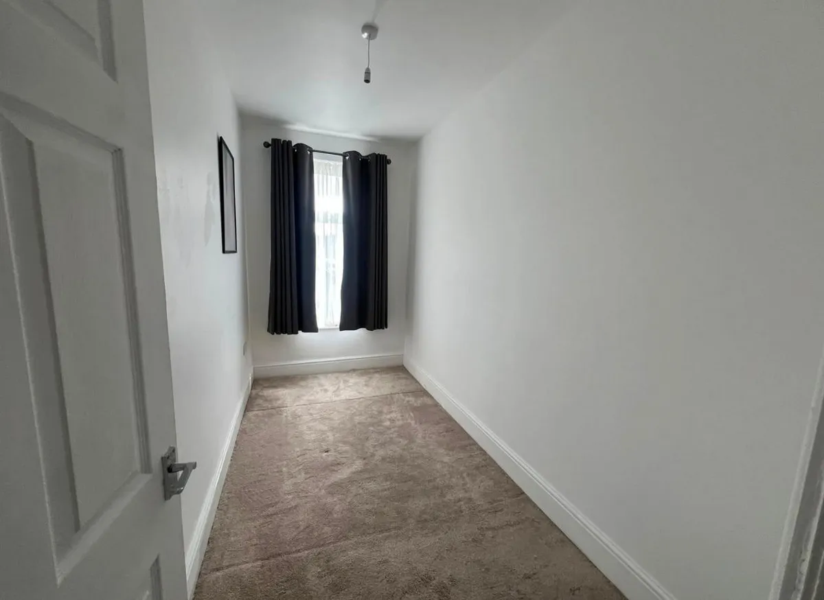 Rochdale, OL12 6QB, photo 5