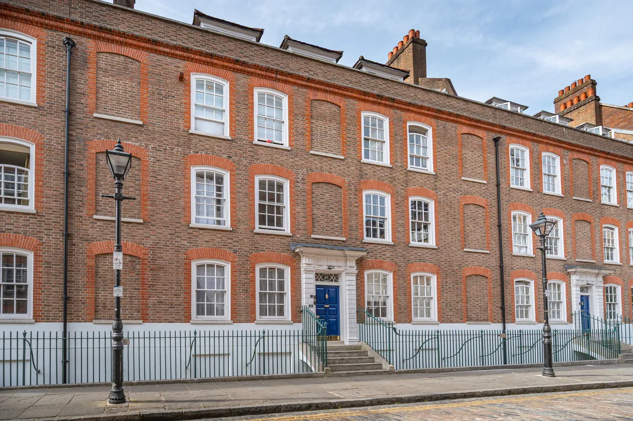 2 bed flat for sale — 8 Priory House, 32 Folgate Street, London