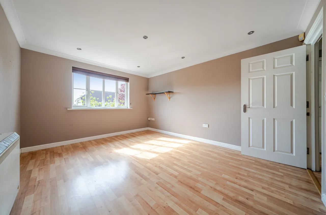 Aragorn Court, Guildford, GU2, photo 2