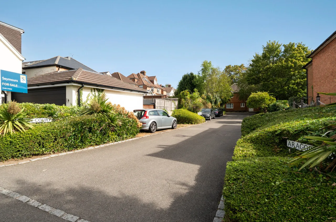 Aragorn Court, Guildford, GU2, photo 12