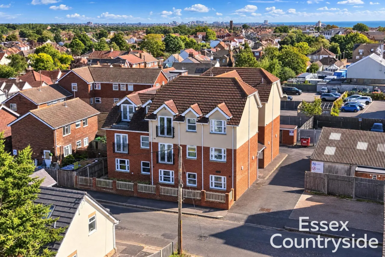 2 bed flat for sale, Oak Road North, Benfleet, SS7