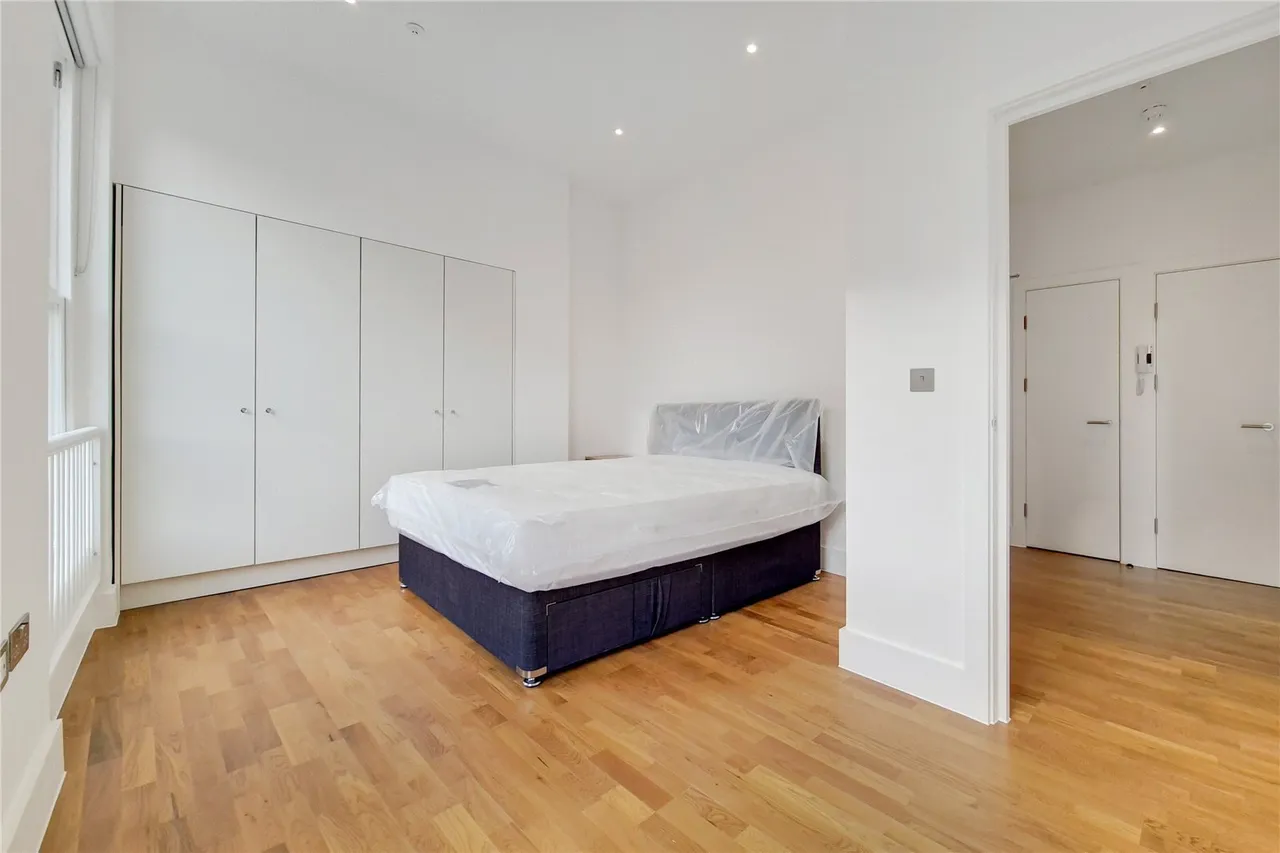 Fullerton Road, London, SW18, photo 5