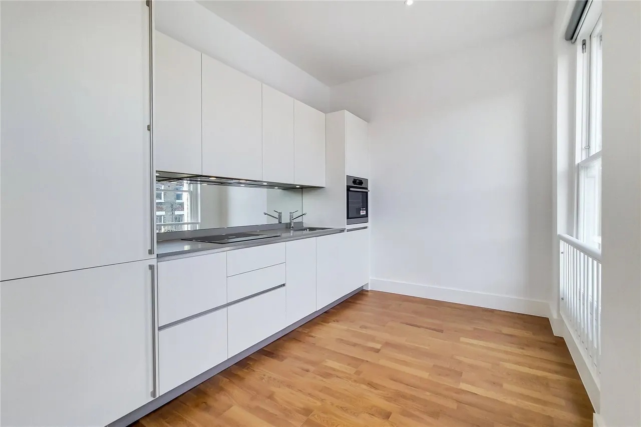 Fullerton Road, London, SW18, photo 2