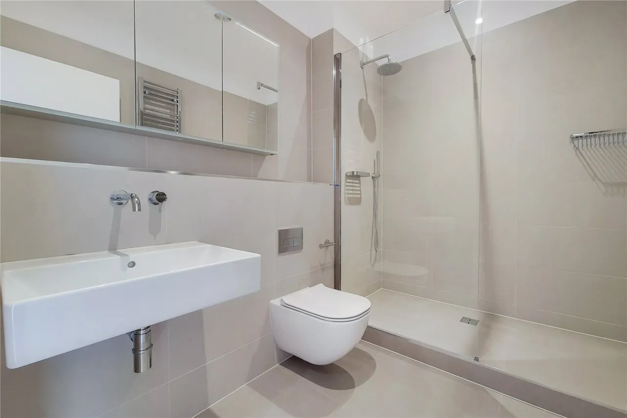 Fullerton Road, London, SW18, photo 7