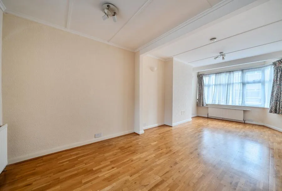 Hilary Avenue, Mitcham, CR4, photo 11