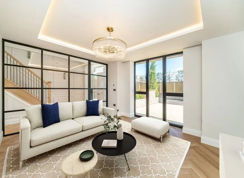 Winston Close, SW20, photo 2