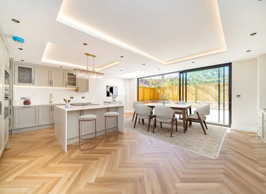 Winston Close, SW20, photo 4