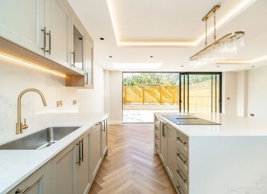 Winston Close, SW20, photo 3