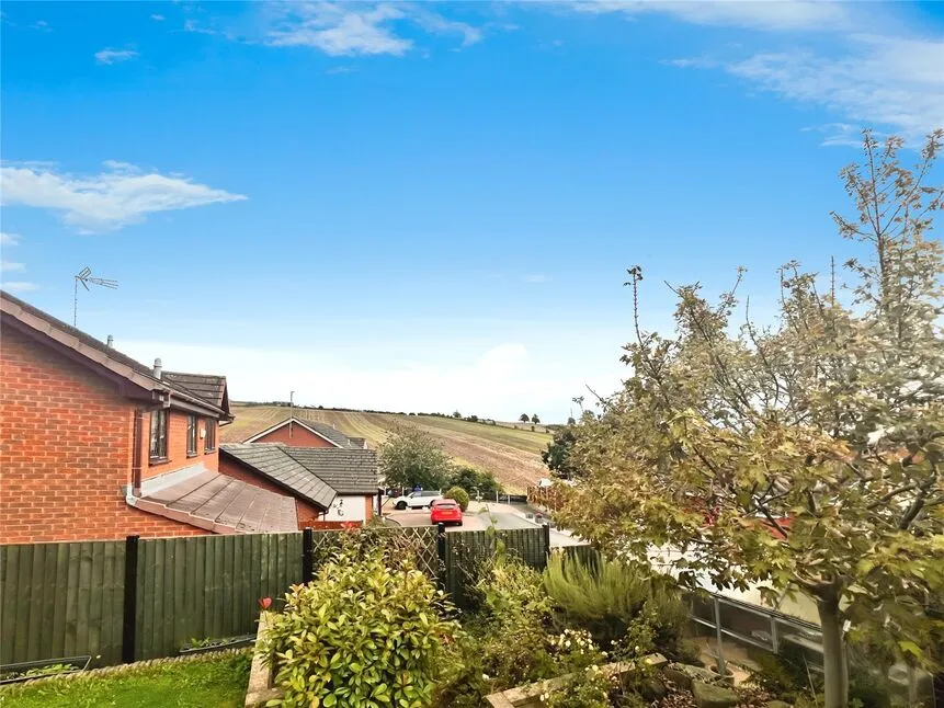 Winchcombe Drive, Burton-on-Trent, Staffordshire, DE15, photo 11