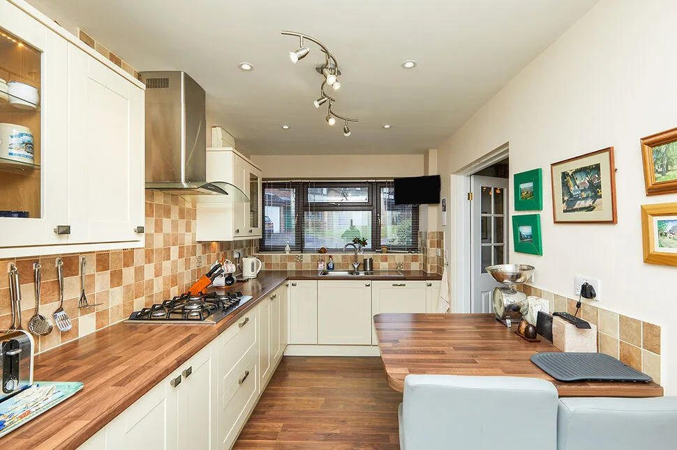 Winchcombe Drive, Burton-on-Trent, Staffordshire, DE15, photo 3