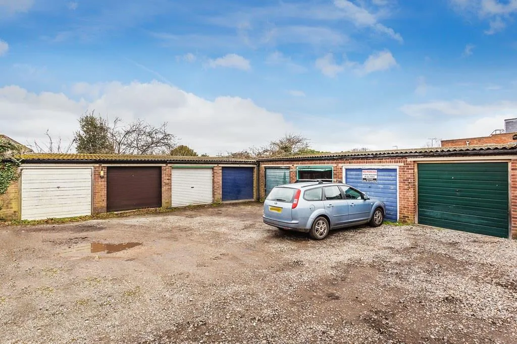 Minchin Close, Leatherhead, KT22, photo 13