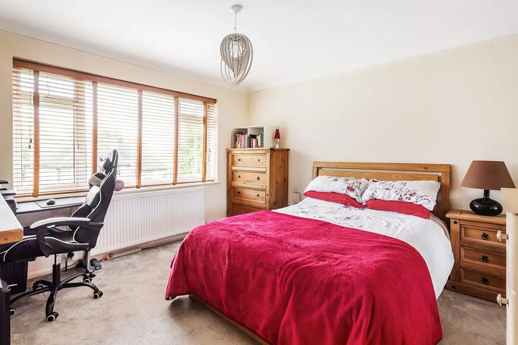 Minchin Close, Leatherhead, KT22, photo 5