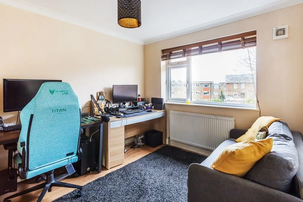 Minchin Close, Leatherhead, KT22, photo 6