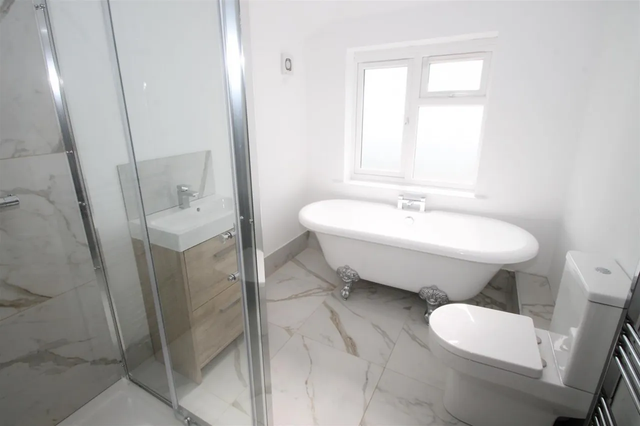 Manor Lane, Halesowen, photo 6