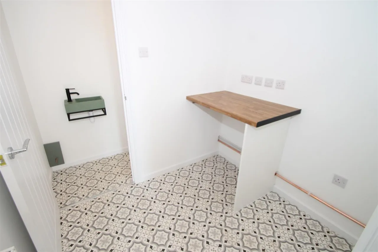 Manor Lane, Halesowen, photo 9