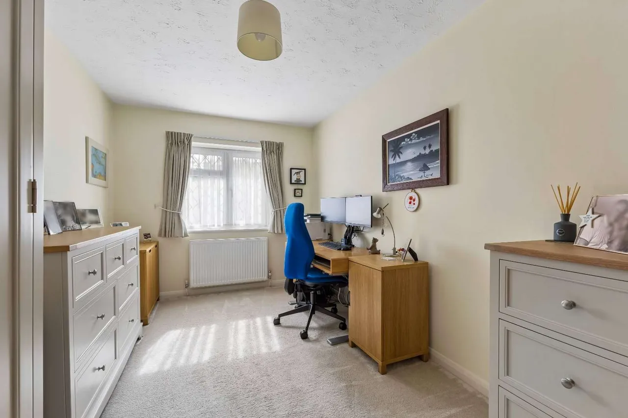 Chiltern Court, Tudor Park, HP6, photo 8