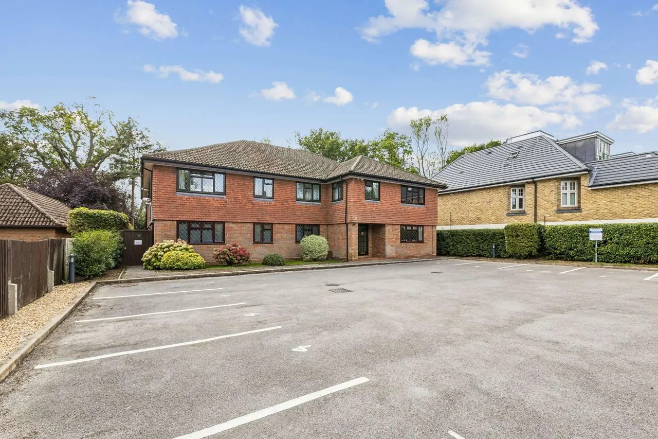 2 bed flat for sale, Chiltern Court, Tudor Park, HP6
