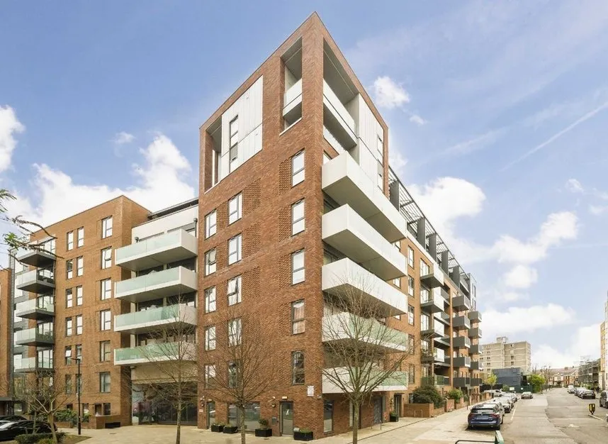 2 bed flat for sale — Singapore Road, Ealing, W13