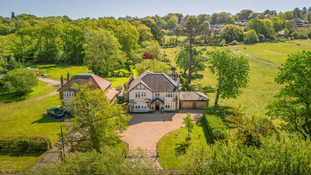 Broadmoor Road, Corfe Mullen, Wimborne, Dorset, BH21 3RA, photo 9