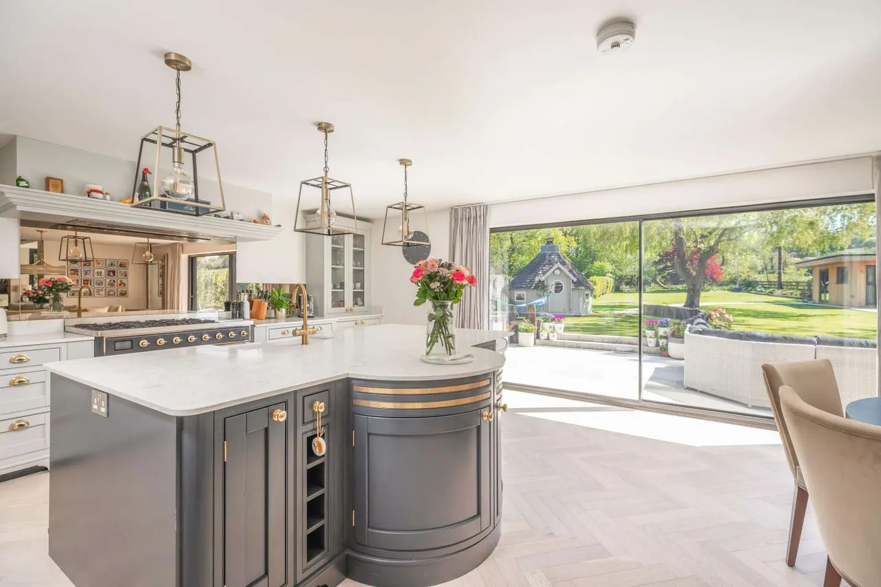 Broadmoor Road, Corfe Mullen, Wimborne, Dorset, BH21 3RA, photo 2