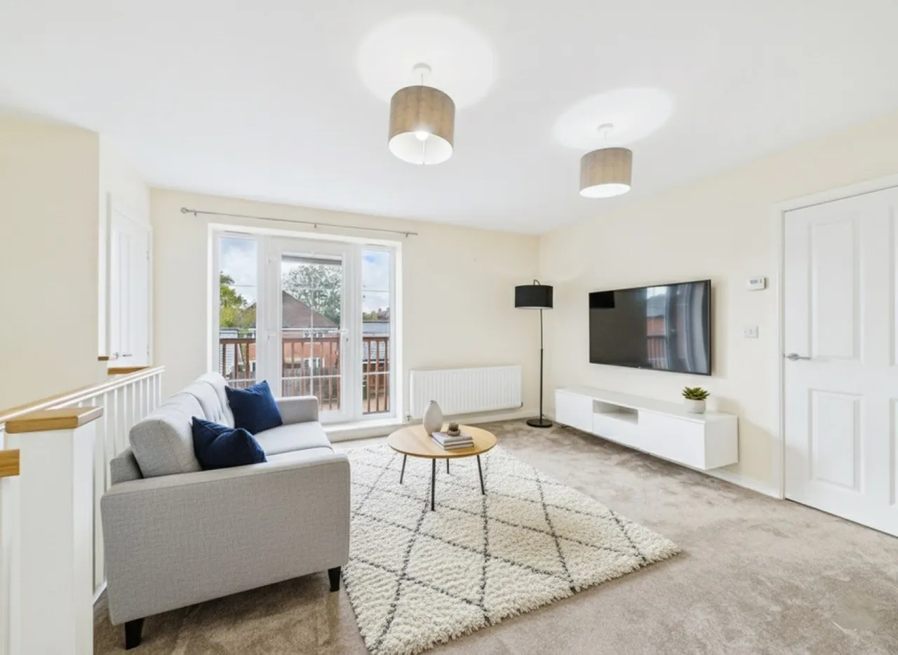 Ellis Road, Broadbridge Heath, photo 2