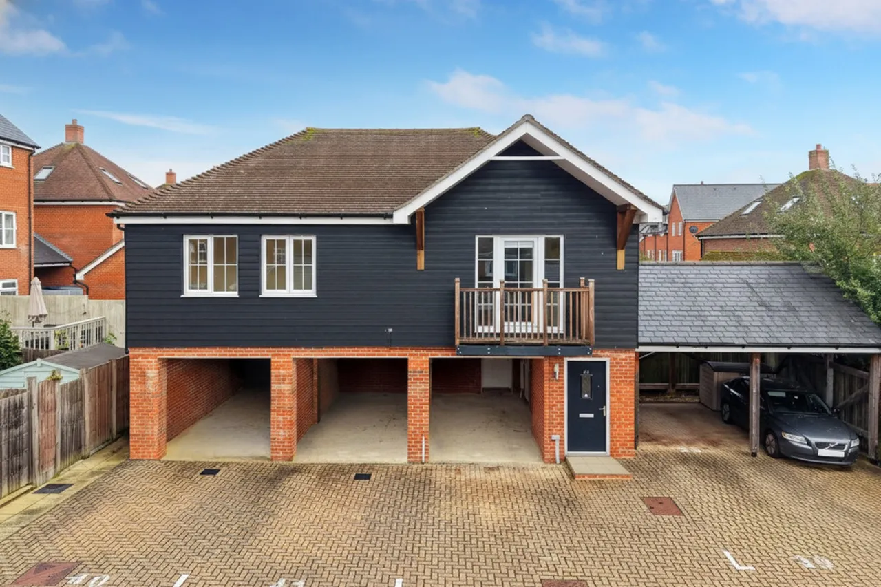 2 bed house for sale — Ellis Road, Broadbridge Heath