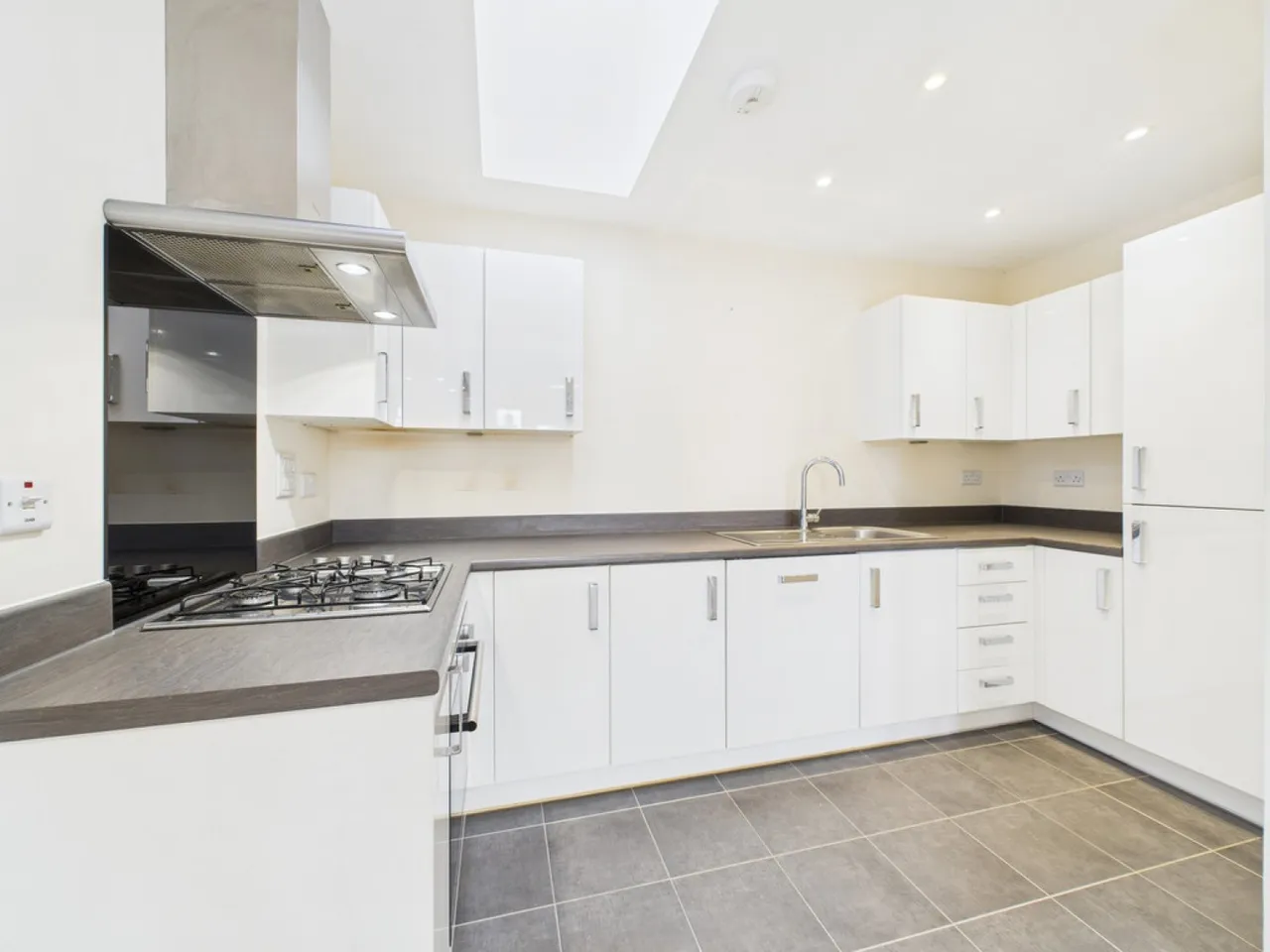 Ellis Road, Broadbridge Heath, photo 6