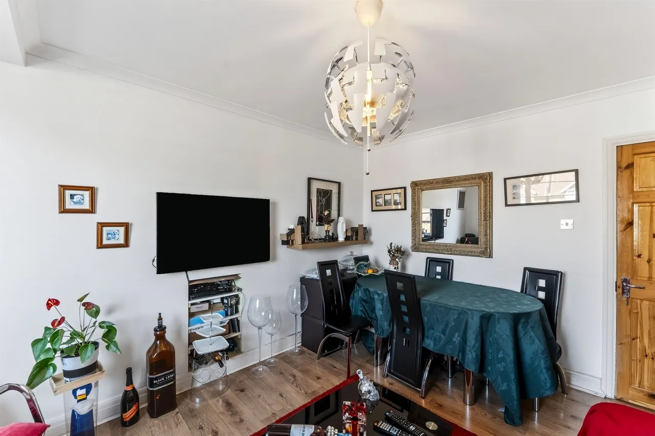 Central Gardens, Morden, SM4, photo 13