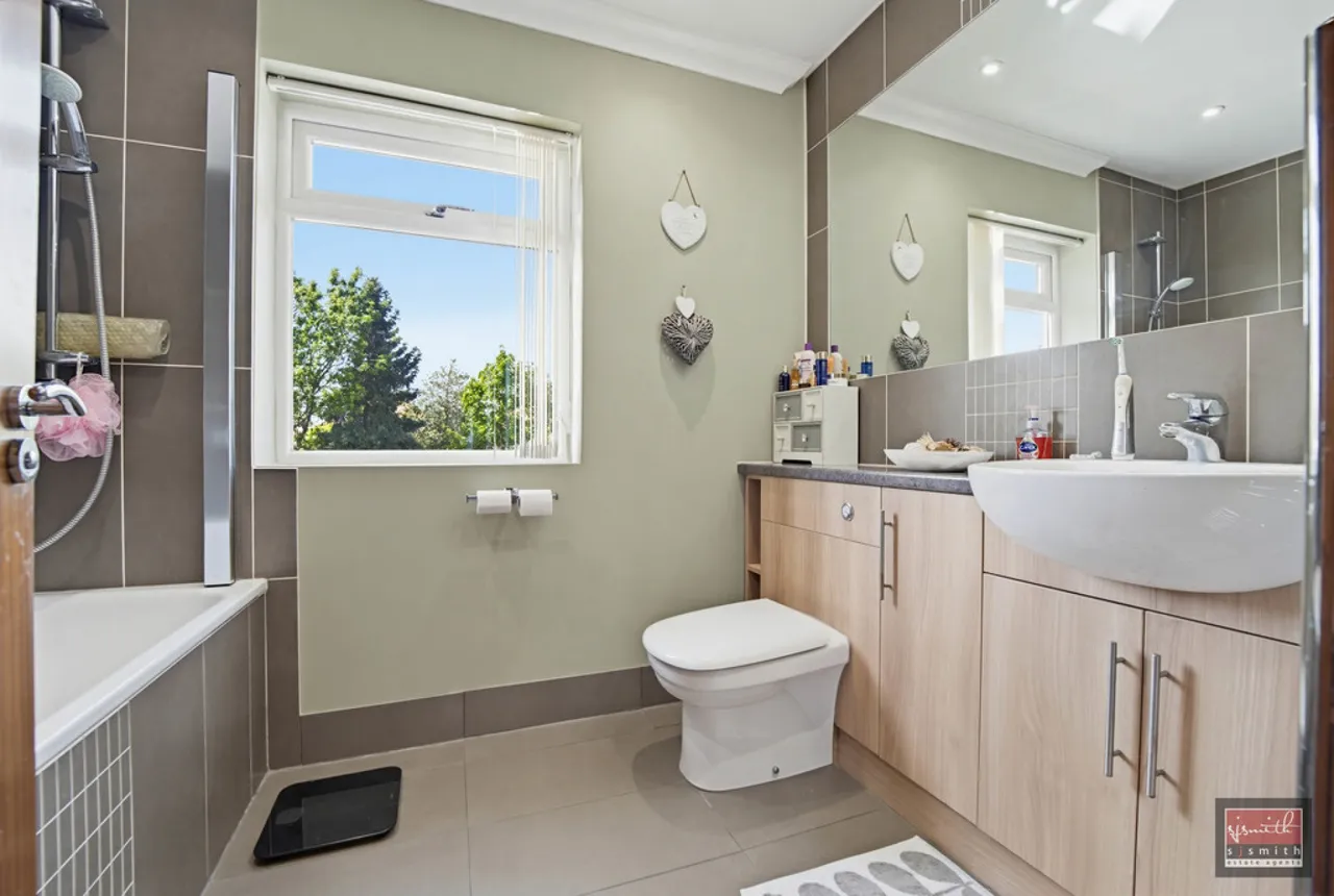 Fontmell Close, Ashford, TW15, photo 11