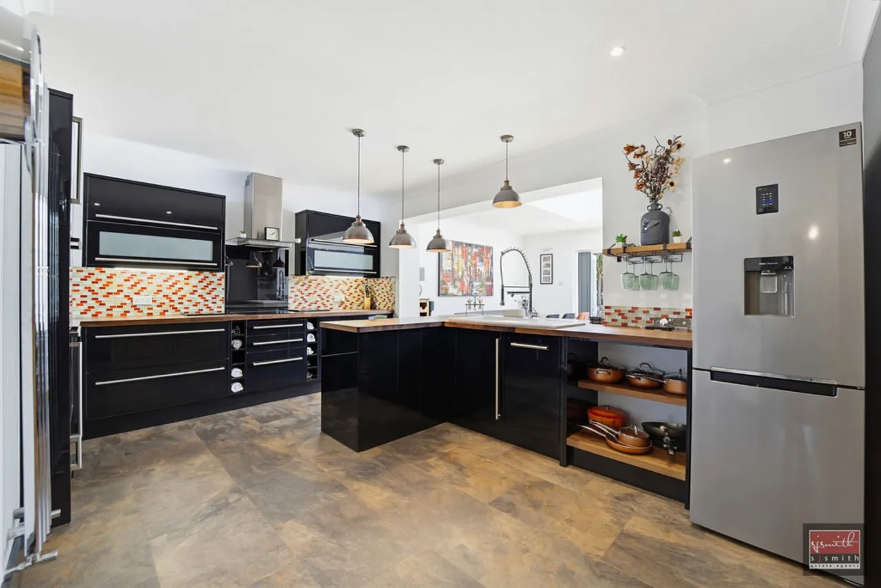 Fontmell Close, Ashford, TW15, photo 3