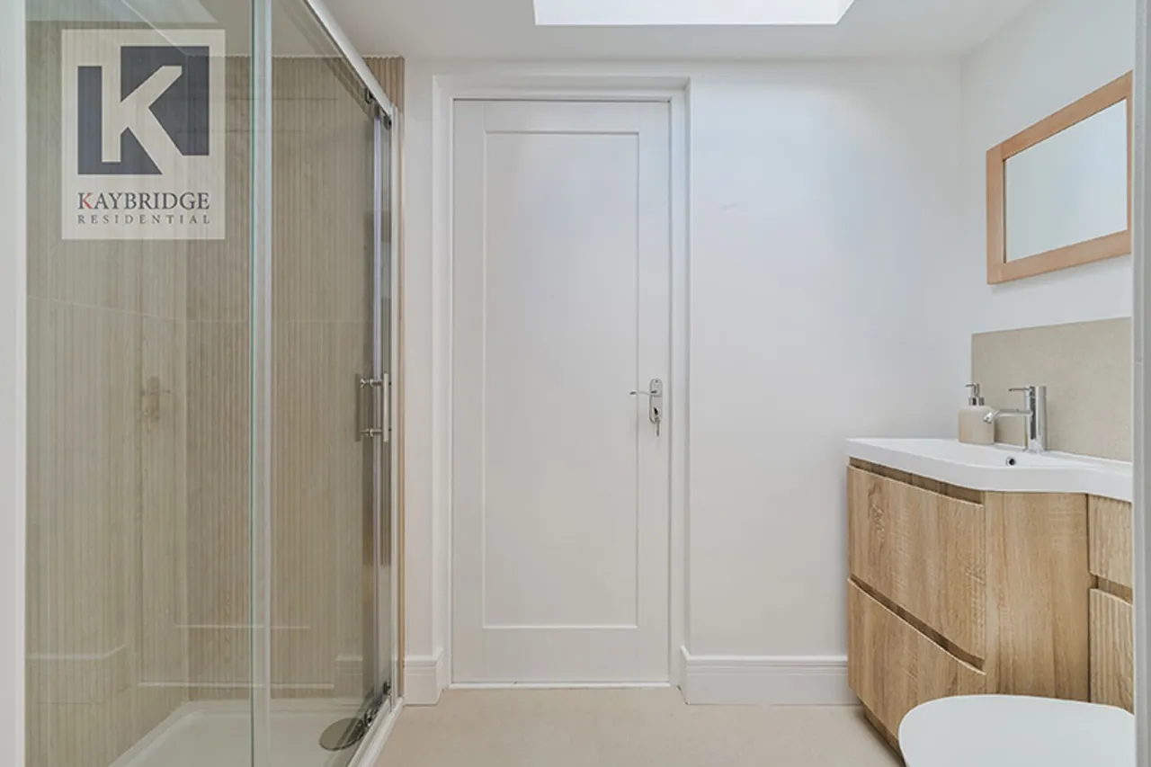 Fir Tree Close, Epsom, KT17, photo 16