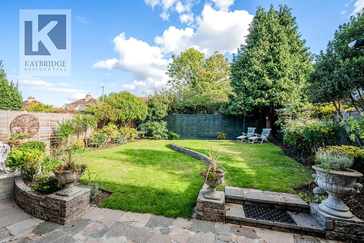 Fir Tree Close, Epsom, KT17, photo 18