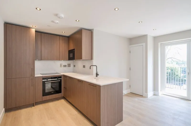 88 Riddlesdown Road, Purley CR8 1DD, photo 4