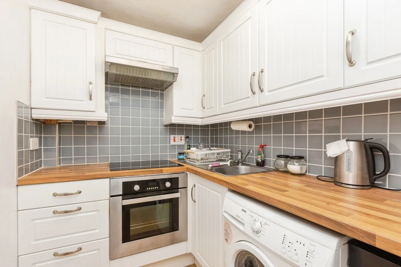 Mandeville Road, Aylesbury, Buckinghamshire, HP21, photo 3