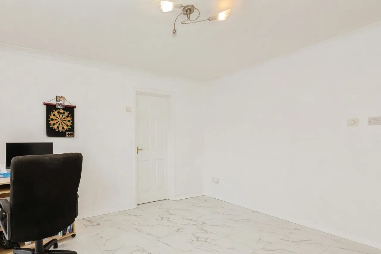 Mandeville Road, Aylesbury, Buckinghamshire, HP21, photo 6