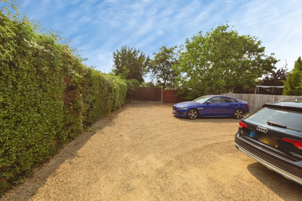 Mandeville Road, Aylesbury, Buckinghamshire, HP21, photo 5