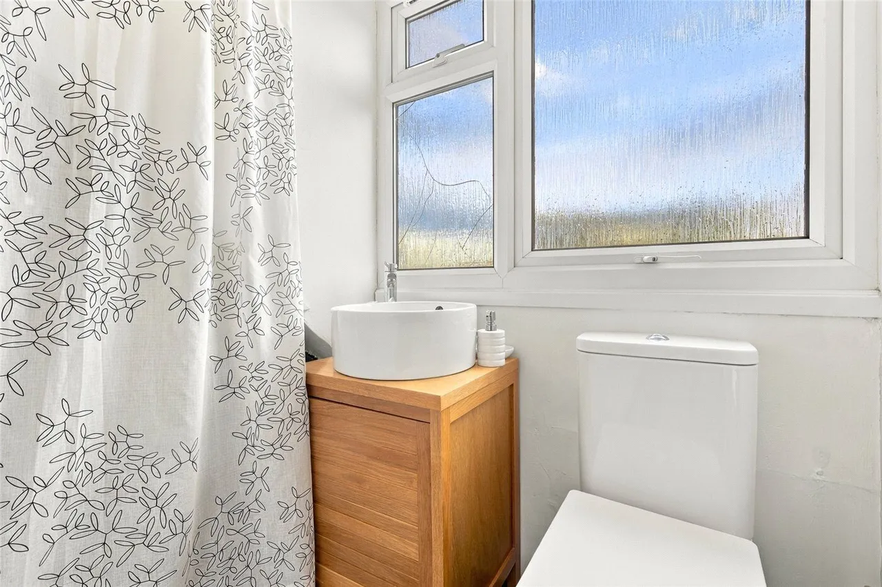 Lordsmead Road, London, N17, photo 19