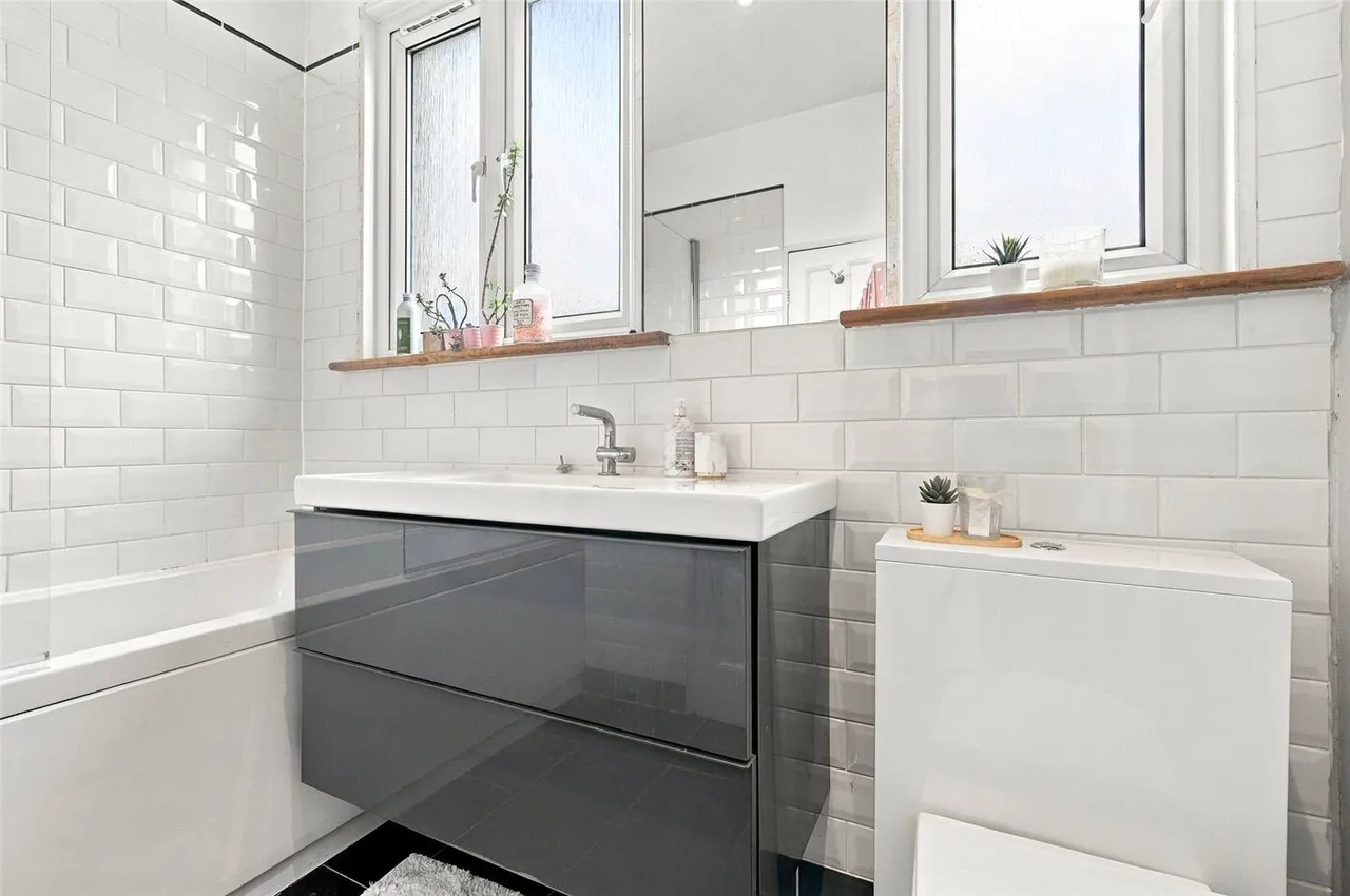 Lordsmead Road, London, N17, photo 18